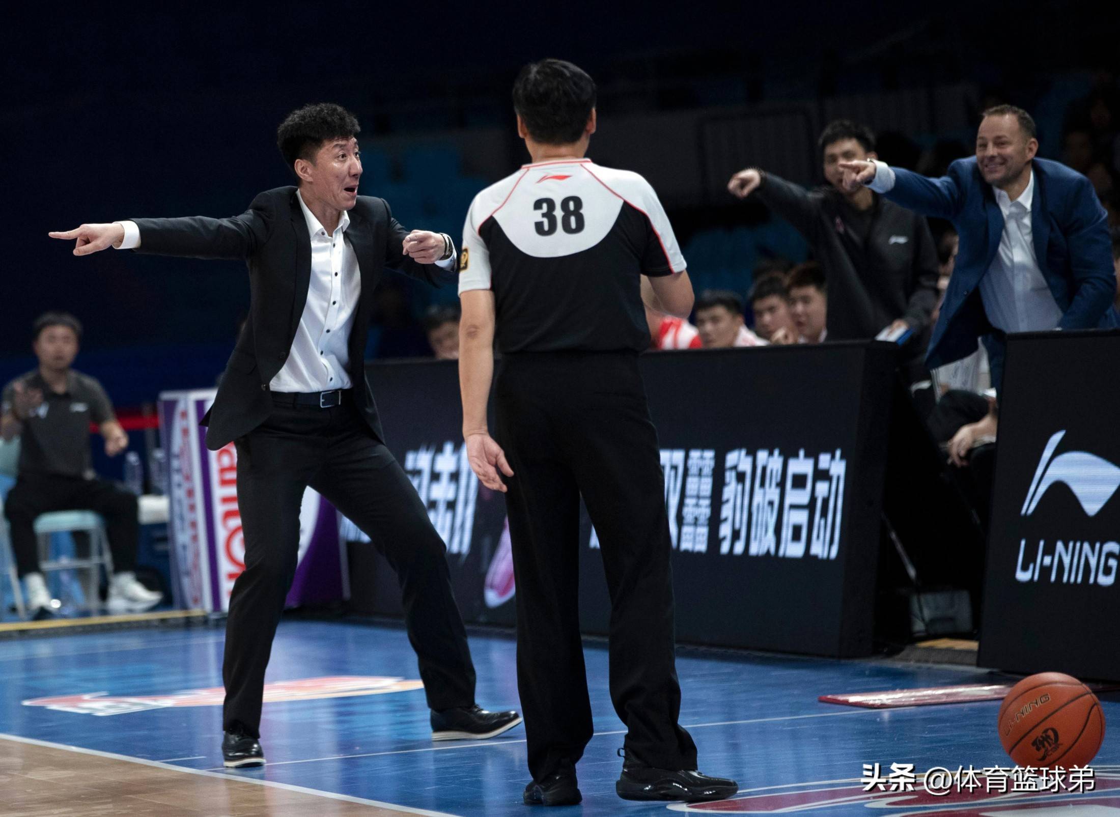 包含CBA常规赛清晨再迎强敌，AC米兰豪取连胜，主帅态度——更衣室稳定，年轻球员得到机会的词条