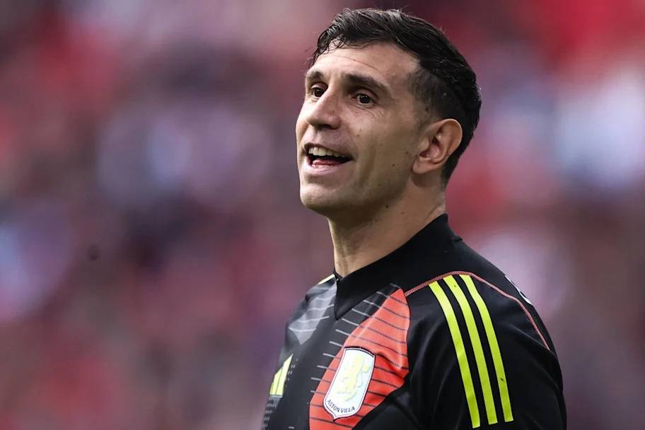 阿斯顿维拉发布备战花絮；清晨队长鼓劲；德国杯任务艰巨；赛季目标并未改变(阿斯顿维拉vs谢周三)