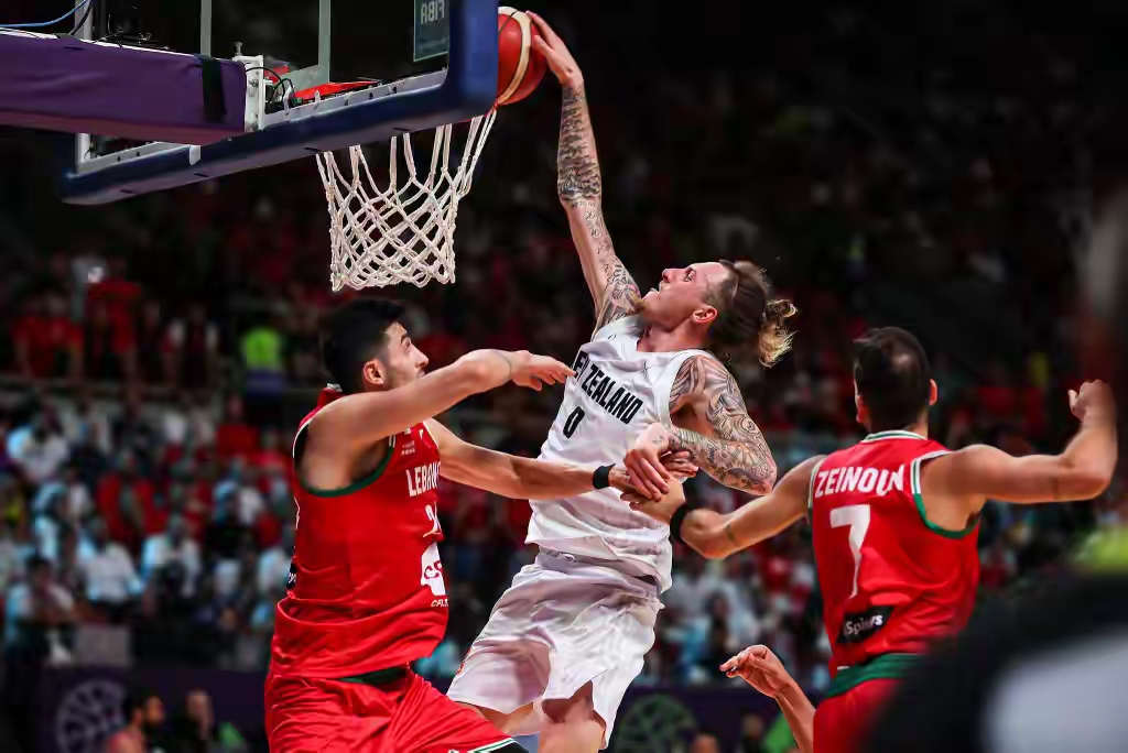 关于重磅！阿贾克斯围绕CBA季后赛止住颓势深圳男篮今夜篮板制胜，费耶诺德围绕荷甲主帅复盘的信息