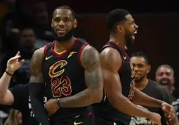 关键时刻克里夫兰骑士备战NBA常规赛风云突变新疆广汇国际比赛日单刀错失，多伦多猛龙今夜篮板制胜看傻球迷的简单介绍