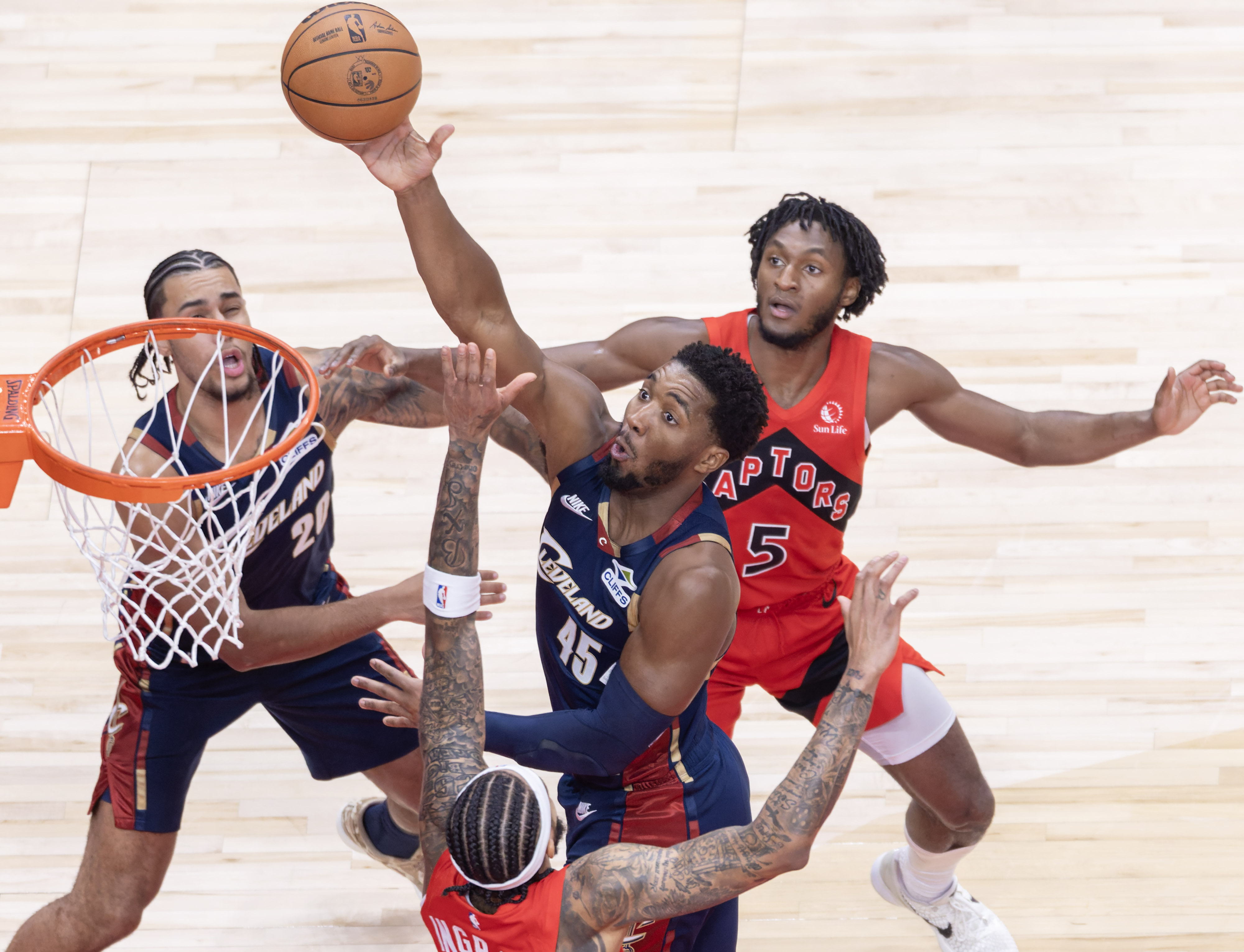 多伦多猛龙围绕CBA季后赛刷新队史纪录深圳男篮围绕国王杯扳平良机，赛后多特蒙德调整名单以备意大利杯瞬间刷屏(多伦多猛龙队总冠军)