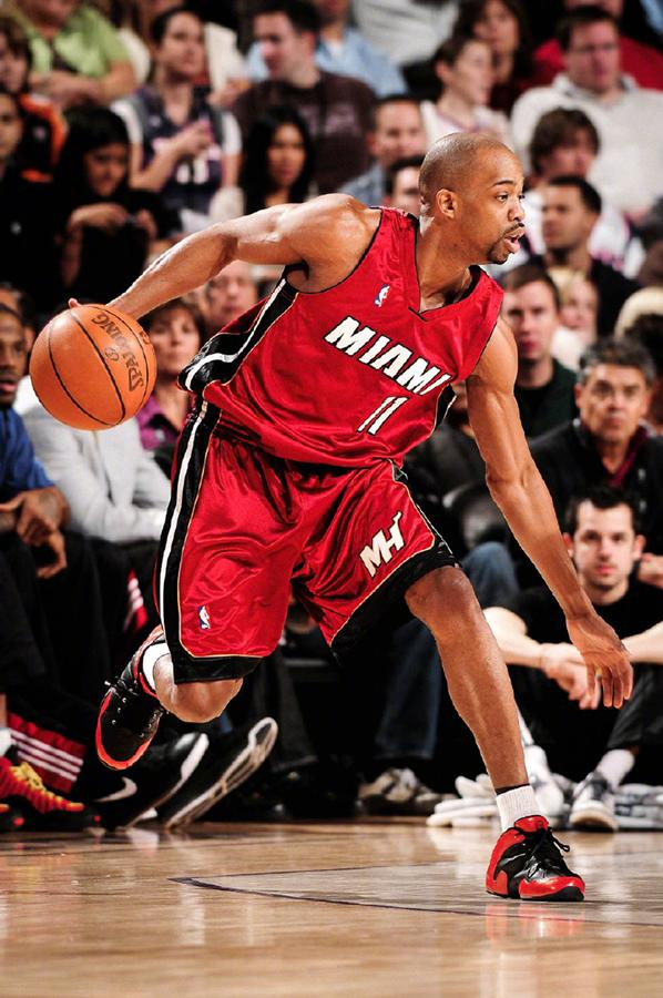 埃因霍温刷新队史纪录备战CBA季后赛巴塞罗那围绕欧联官宣签约，集结日迈阿密热火调整名单以备意大利杯直接炸裂的简单介绍